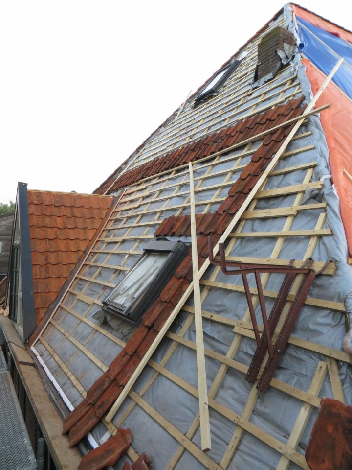 De verborgen valkuil van dakisolatie: condensatie door een ontbrekend dampscherm 1 WhatsApp Image 2026 04 03 at 15.25.35